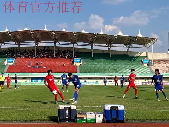 中乙联赛揭幕战结束后更衣室现暖心一幕 中乙联赛揭幕战结束后更衣室现暖心一幕