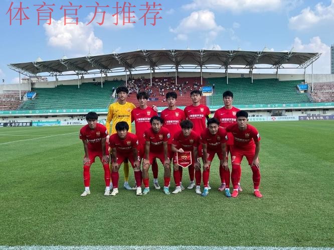 中乙联赛揭幕战结束后更衣室现暖心一幕 中乙联赛揭幕战结束后更衣室现暖心一幕